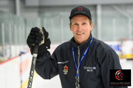 Conférencier au camp de hockey Michel Vallière