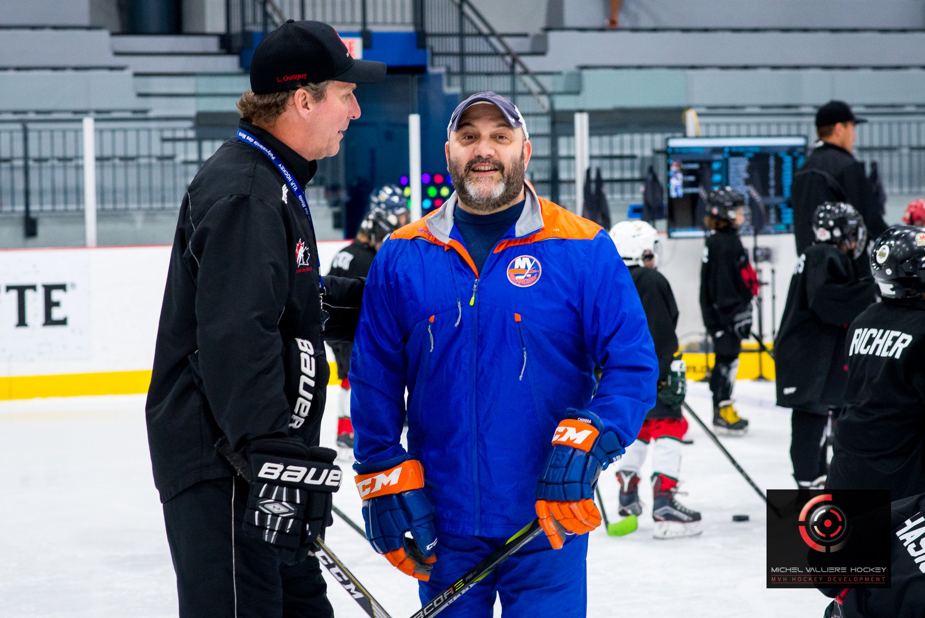 Conférencier au camp de hockey Michel Vallière