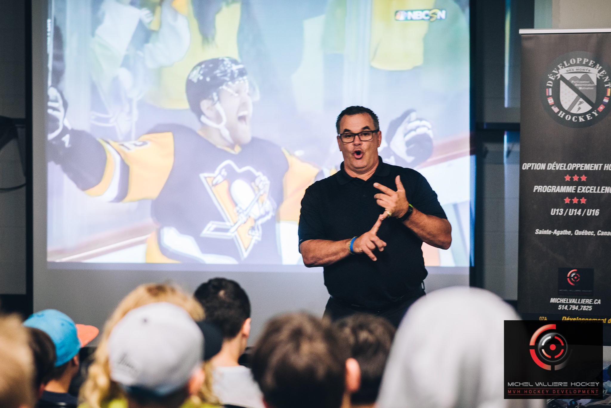 Conférencier au camp de hockey Michel Vallière