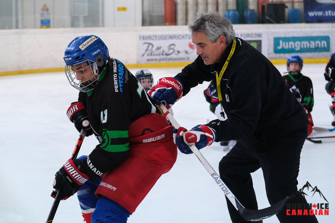 Conférencier au camp de hockey Michel Vallière